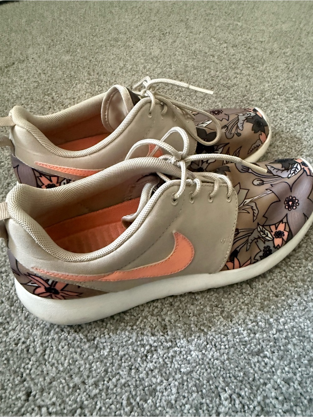 Nike Women’s Beige Sneakers with Peach Swoosh and Floral Toe